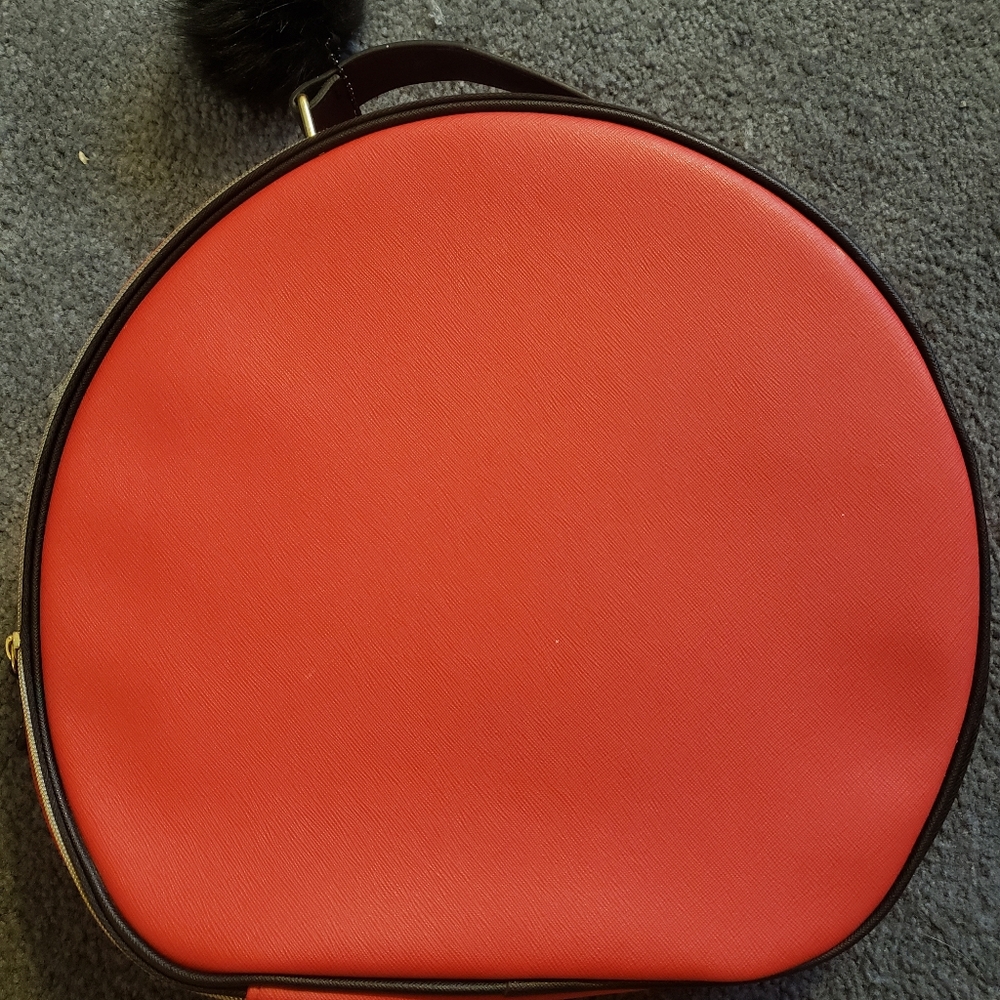 Elizabeth Arden Red Round Purse